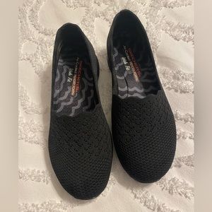 Sketchers ‘Seager’ light weight black slip on